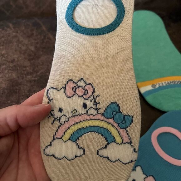 Sanrio Hello Kitty No Show Socks 4 Pairs - Picture 4 of 5